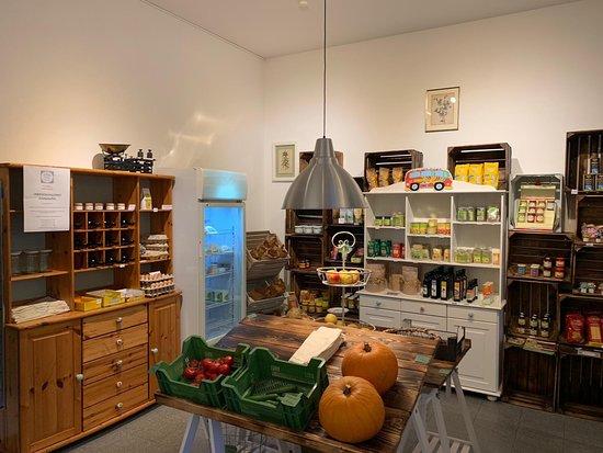 Frau Ella Kaufladen und Cafe