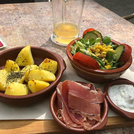 Descanso Tapas-Bar & Café Much