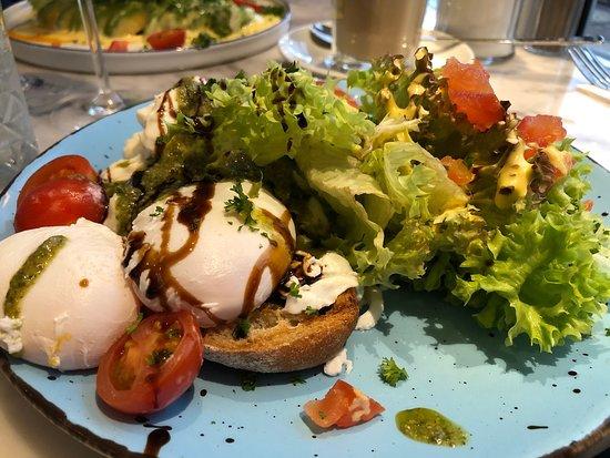 LOUIS The Breakfast Club