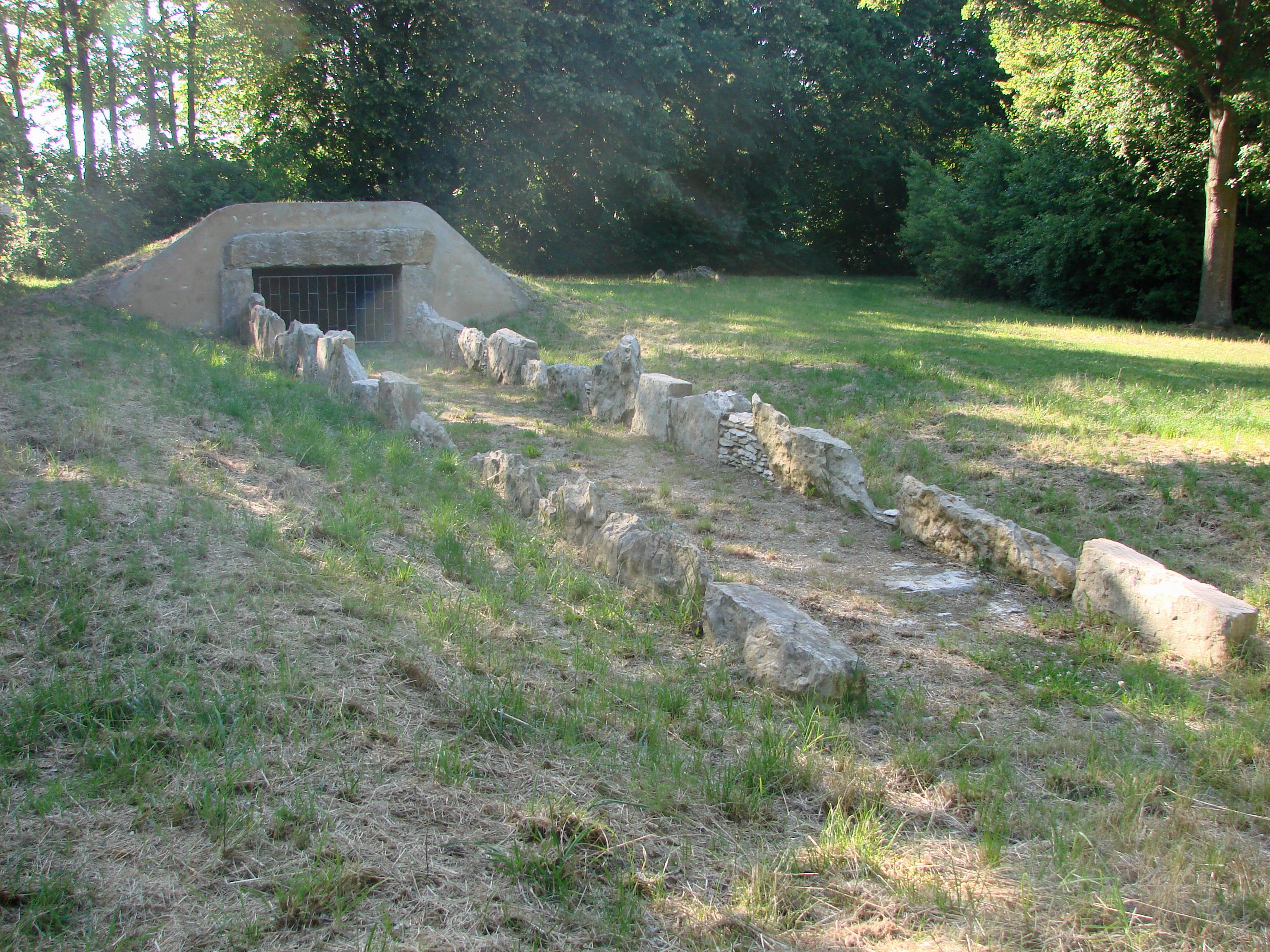 Urgeschichtliches Grosssteingrab Atteln 1